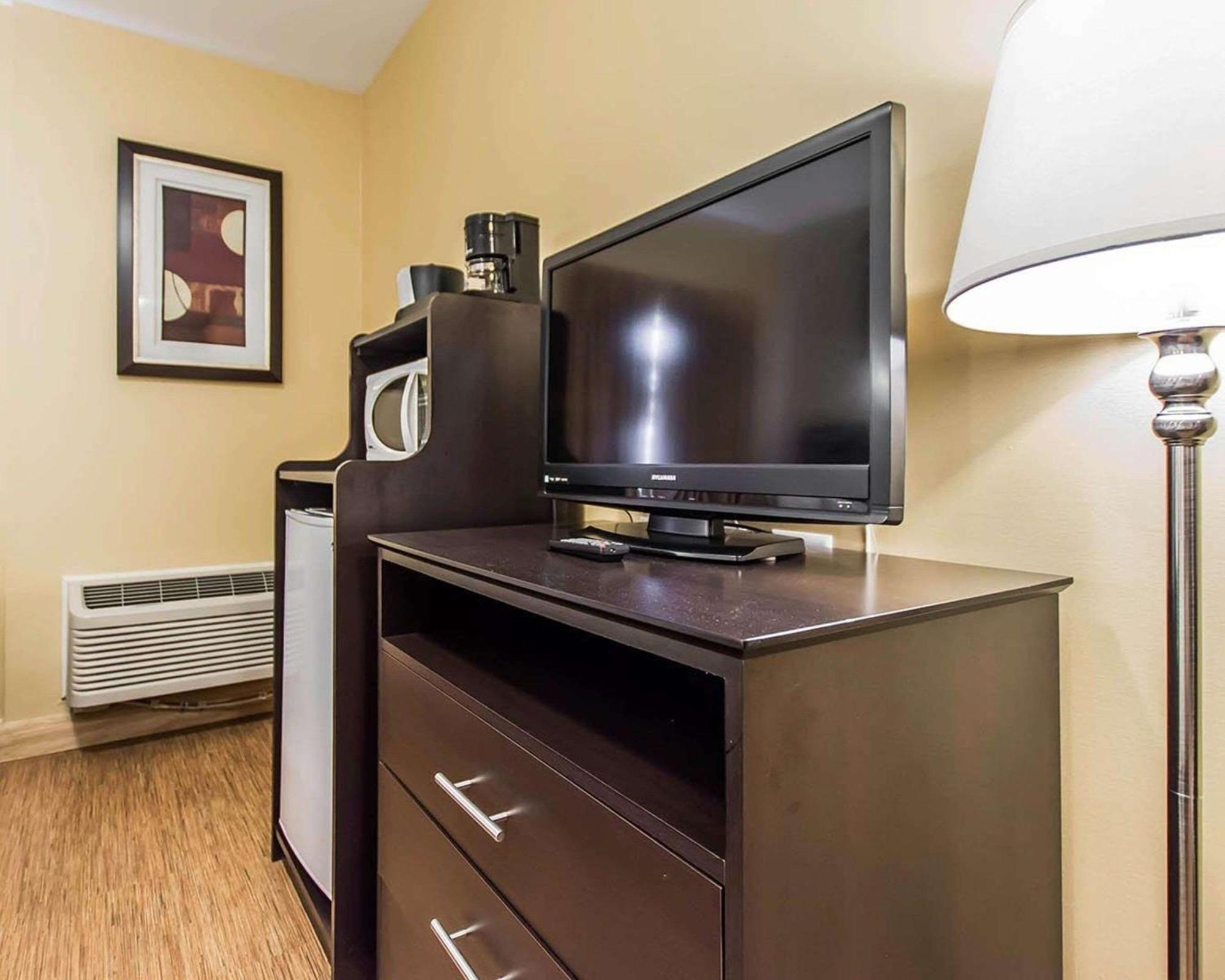 Quality Inn Moncton Exterior photo