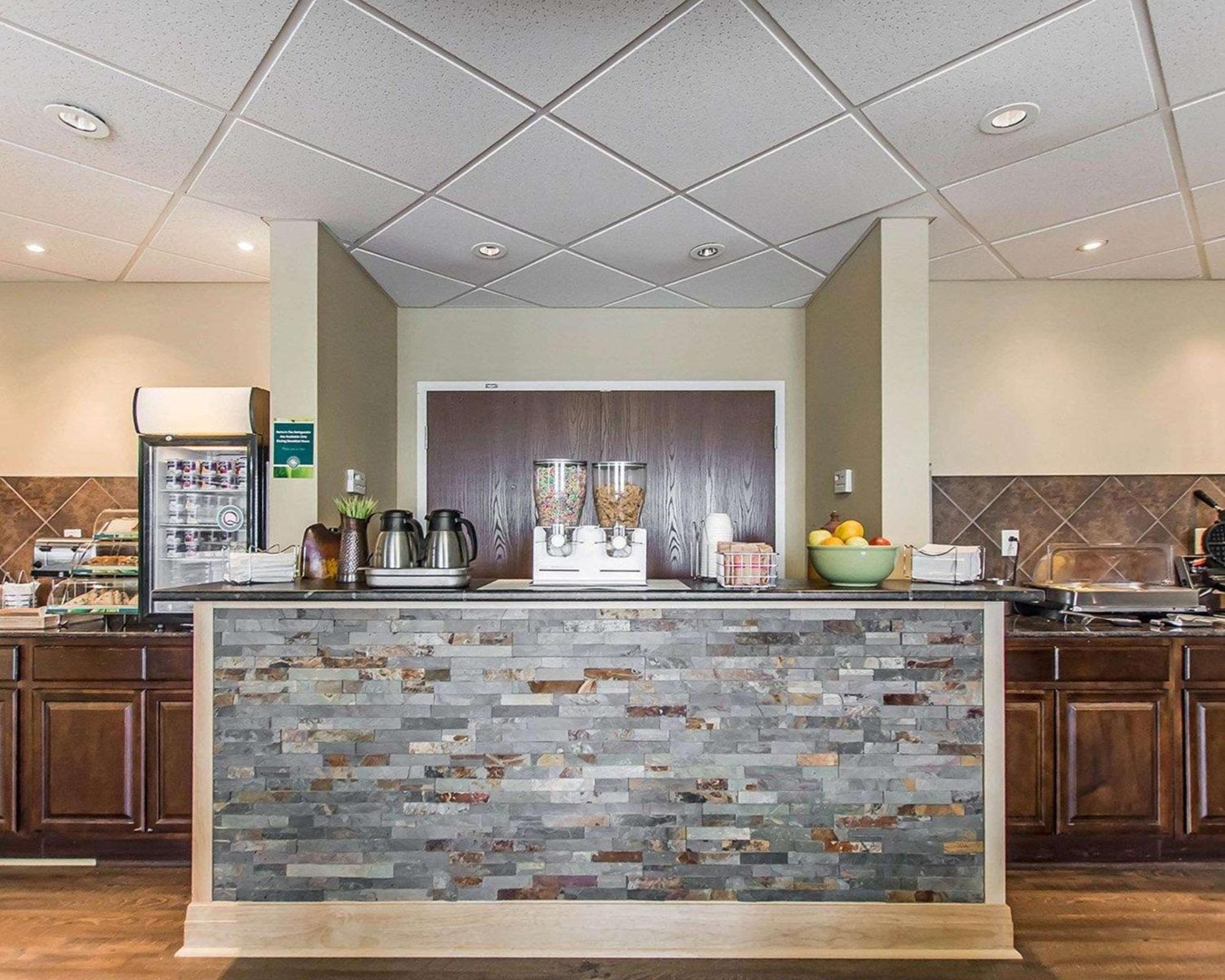 Quality Inn Moncton Exterior photo